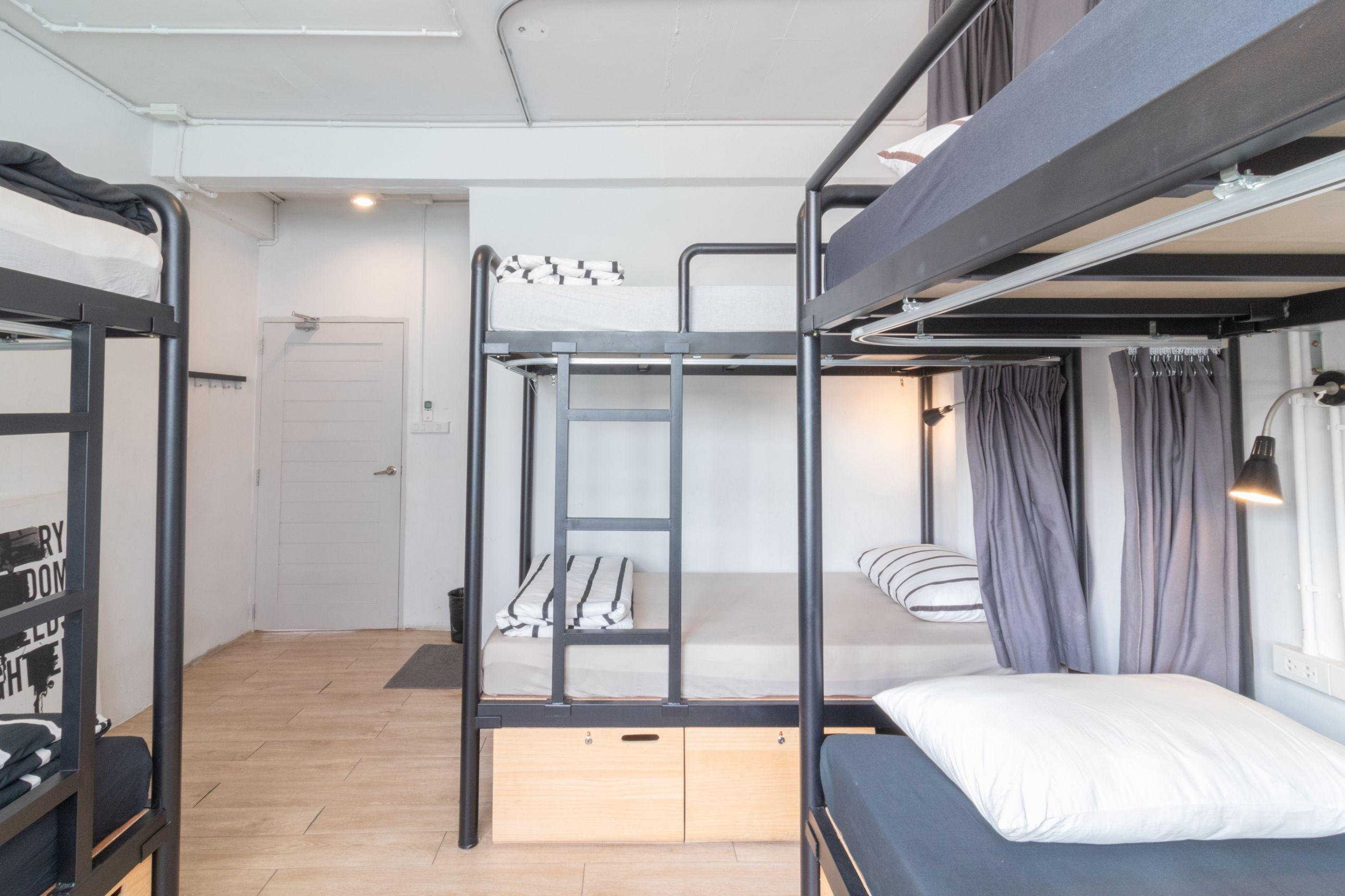 Beige Poshtels + Netflix Hostel Bangkok Exterior photo