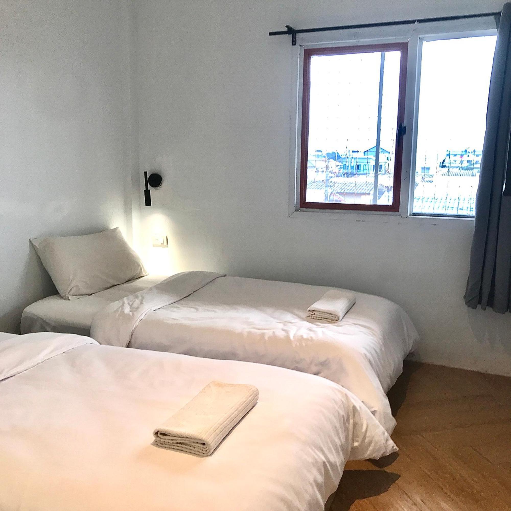 Beige Poshtels + Netflix Hostel Bangkok Exterior photo