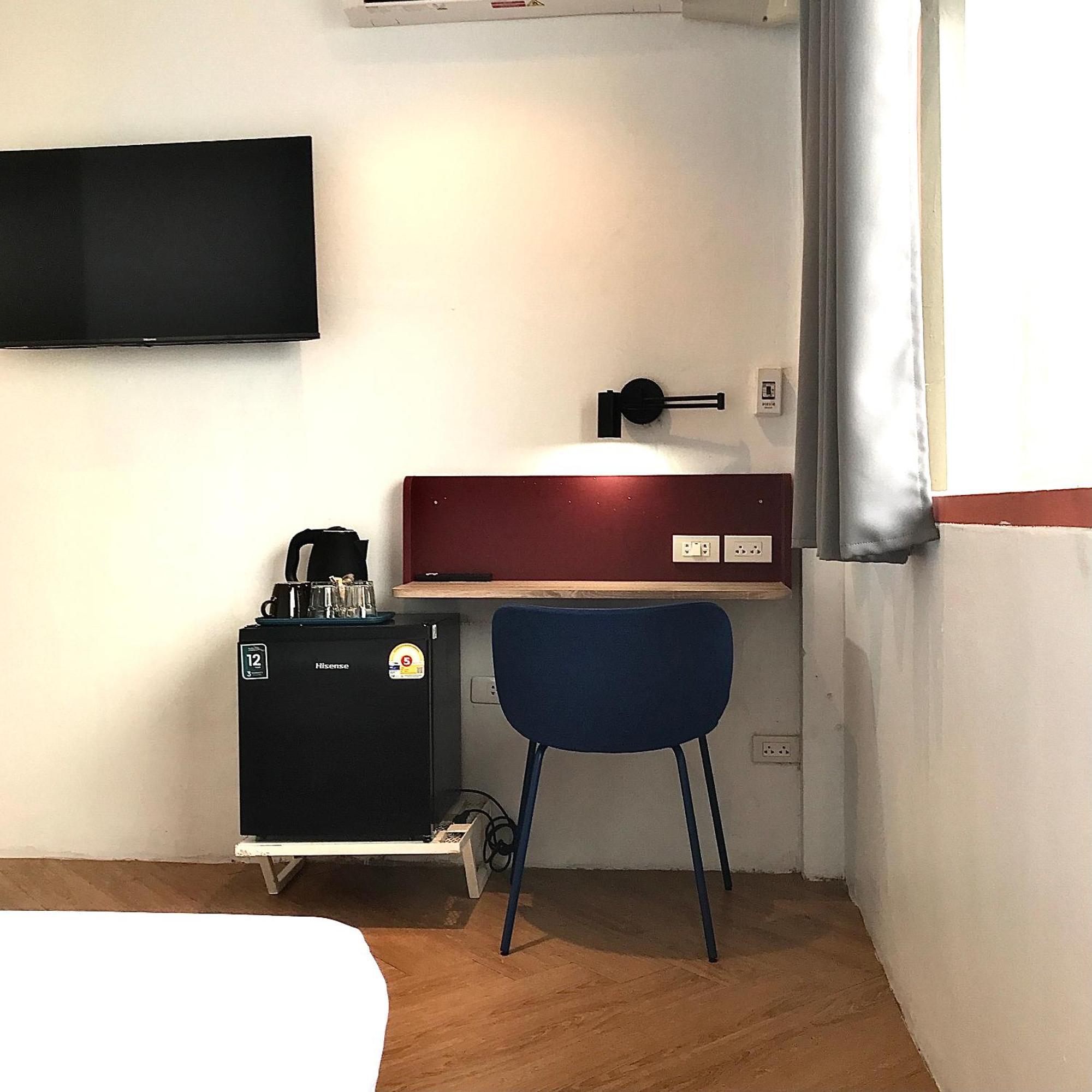 Beige Poshtels + Netflix Hostel Bangkok Exterior photo
