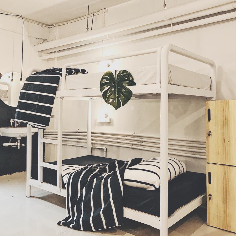 Beige Poshtels + Netflix Hostel Bangkok Exterior photo