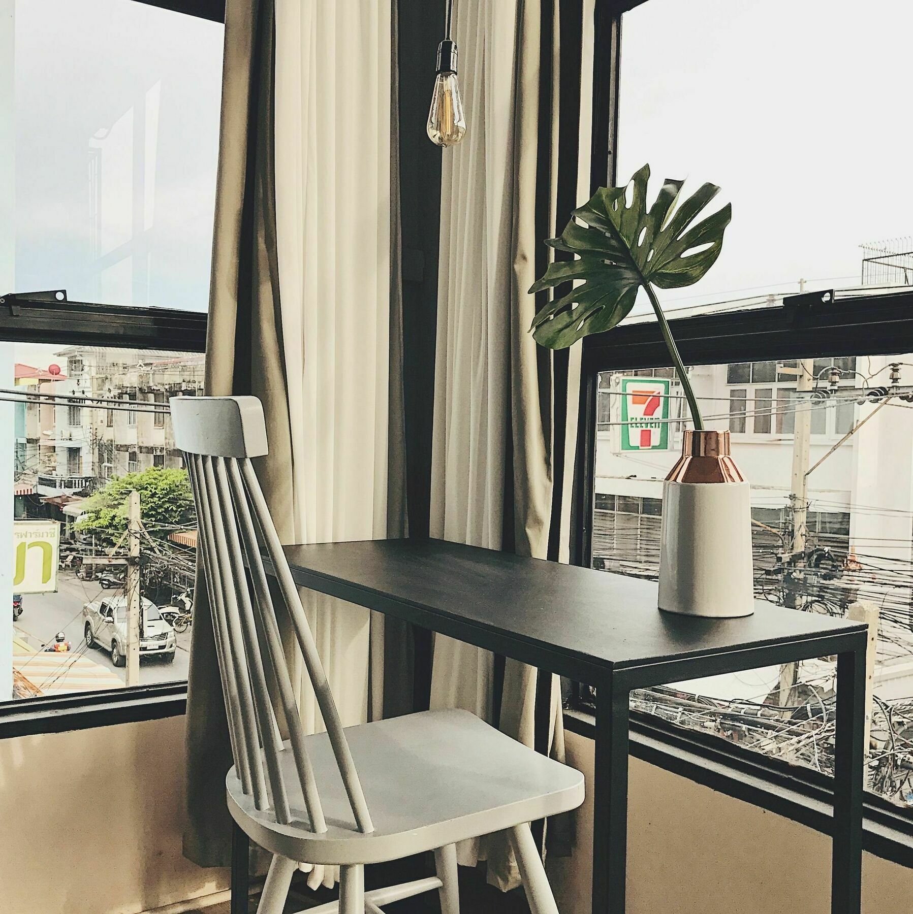 Beige Poshtels + Netflix Hostel Bangkok Exterior photo
